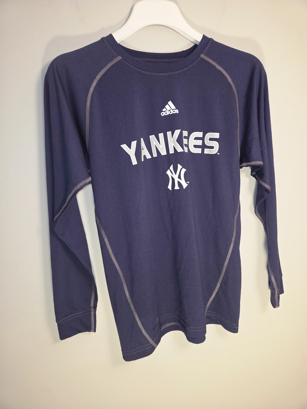 Adidas NY Yankees Long Sleeve Performance Tee Navy Blue Medium.